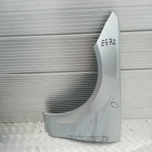 B469/E572/E659/H90 MERCEDES W204 LEWY PRZEDNI BŁOTNIK PRZÓD