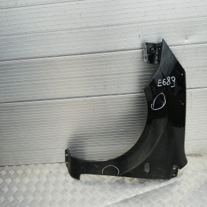 E689 LEWY BŁOTNIK FORD FIESTA MK6