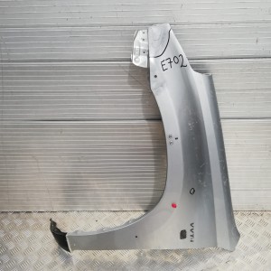 E702/F653 LEWY BŁOTNIK TOYOTA RAV-4 2000-
