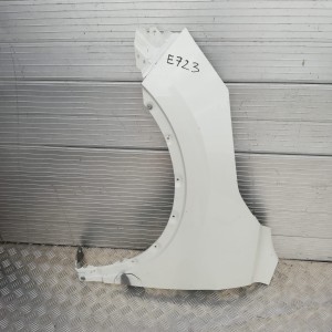 E723 LEWY BŁOTNIK NISSAN QASHQAI 2013-