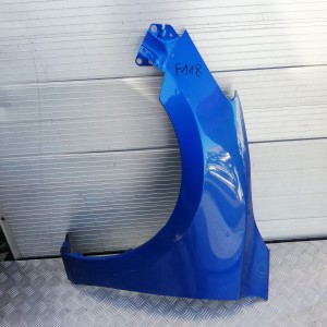 F118/F760 LEWY BŁOTNIK MAZDA 2 2014-16