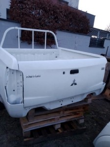 MITSUBISHI TRITON L200  2019 20 21 PAKA BAGAŻNIKA 4-drzwiowy