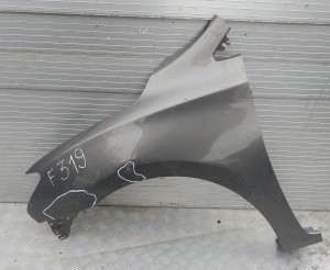 F319 LEWY BŁOTNIK NISSAN PULSAR SEDAN 2016-