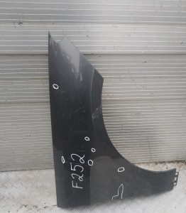 F252 PRAWY BŁOTNIK MERCEDES W204