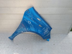 F633 BŁOTNIK PRAWY TOYOTA YARIS I