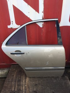 B176 Mercedes W210 PRAWY TYŁ DRZWI
