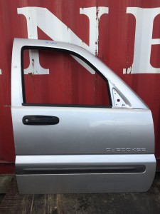 B180 Jeep Cherokee DRZWI PRAWY PRZÓD