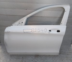 D540 Mercedes C-klasa w205 LEWE DRZWI PRZÓD