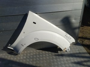 F437 PRAWY BŁOTNIK NISSAN NAVARA 2005-