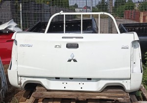 MITSUBISHI TRITON L200  2019 20 21 PAKA BAGAŻNIKA 4-drzwiowy