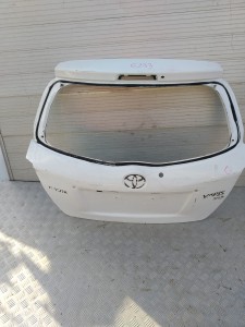 G233/G541 KLAPA BAGAŻNIKA  TOYOTA YARIS II 2006-12 KLAPA TYLNA