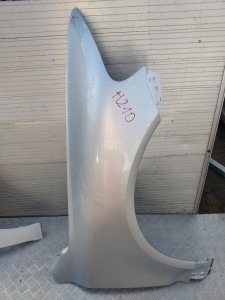 H210  Błotnik przód przedni prawy VW Touareg 7L6 2002-07