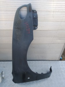 H284 BŁOTNIK PRZEDNI PRAWY TOYOTA COROLLA E11 LIFT 2000-