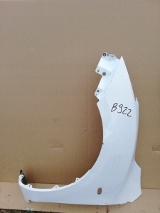 B922/H137 BŁOTNIK LEWY MAZDA 3 2008 - 2013