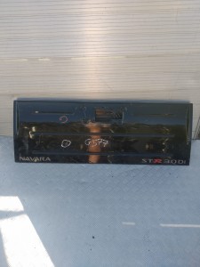 G577 KLAPA TYLNA NISSAN NAVARA