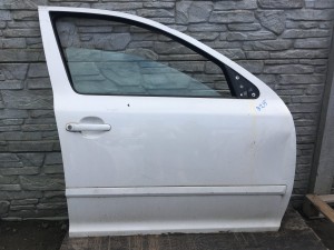 B215 SKODA OCTAVIA 2 prawe przednie drzwi Z SZYBĄ