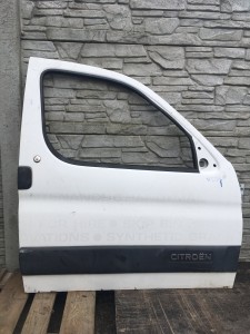 B226 Citroen Berlingo prawe przednie drzwi