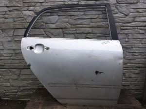 B207 TOYOTA COROLLA E12 prawe tylne drzwi