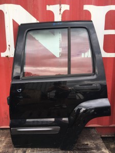 B195 Jeep GRAND CHEROKEE lewe TYLNE DRZWI Z SZYBĄ