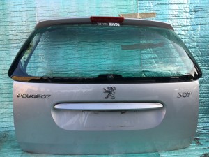 B38 Peugeot 307 klapa bagażnika z szybą srebrna