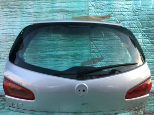 B46 Alfa Romeo 147 klapa bagażnika srebrna