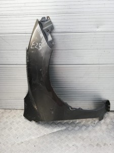 B510/E25/E134/F704 MAZDA 3 2008-13 PRAWY PRZEDNI BŁOTNIK