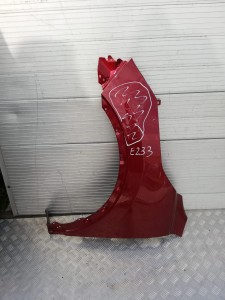 E233 LEWY BŁOTNIK NISSAN QASHQAI 2013- 